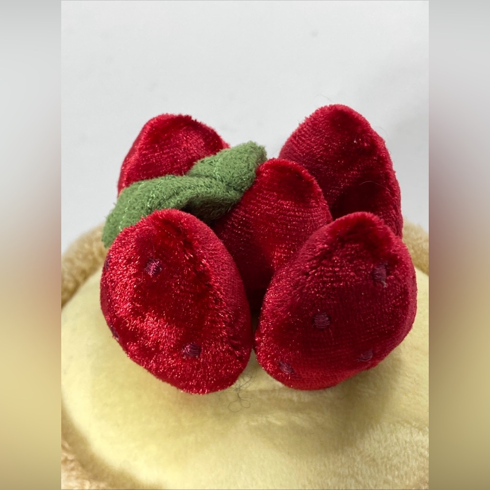 Jellycat FLEURETTE TARTE AUX FRAISES PLUSH Paris Exclusive NEW NWT! - Picture 7 of 8